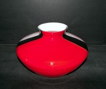 Niedrige Vase großen weißen rot schwarz 19 cm.