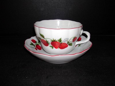 Tasse und Untertasse D Erdbeeren 0,4 l